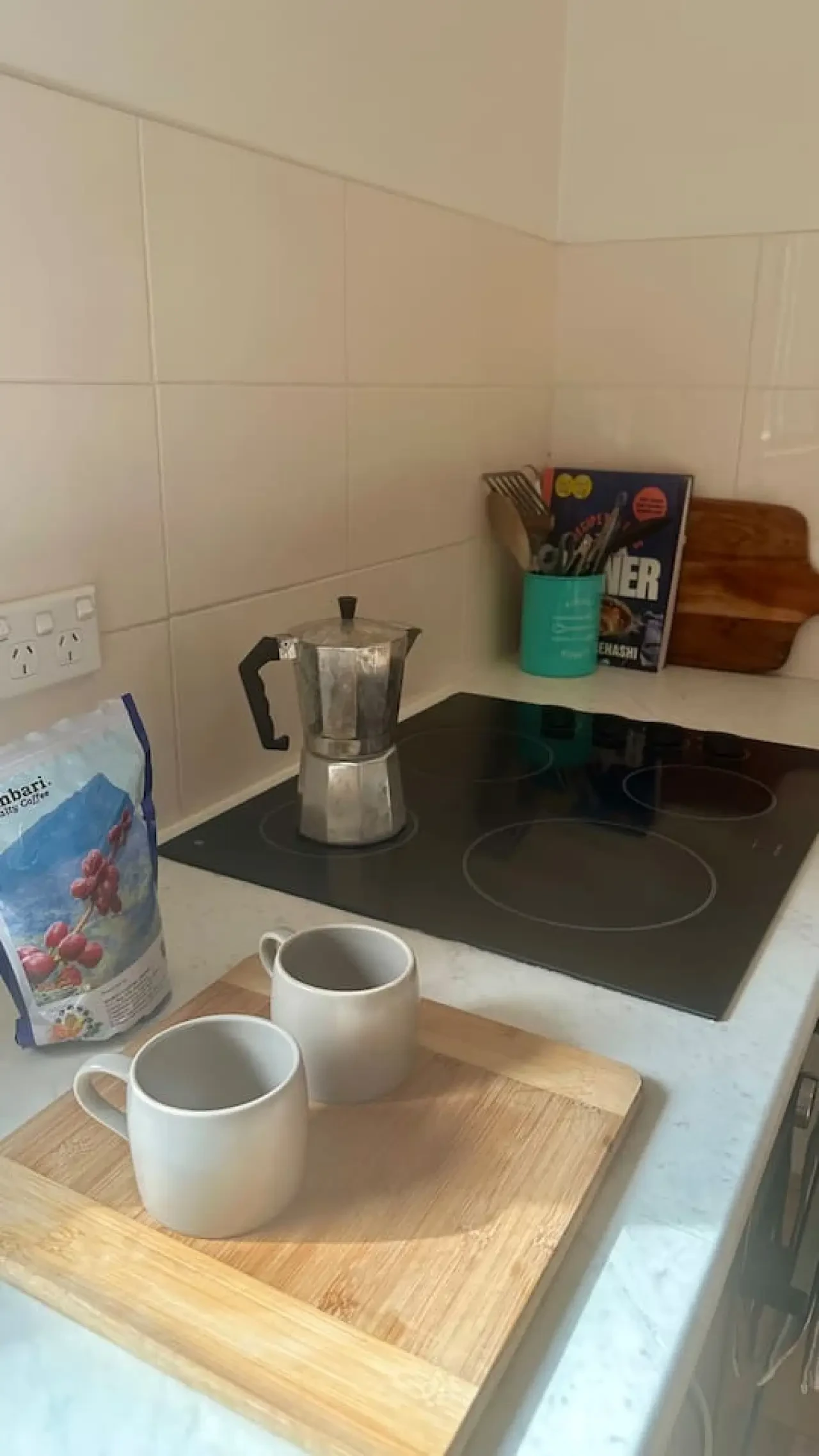 The Deck @ VB - kitchen counter with mugs
