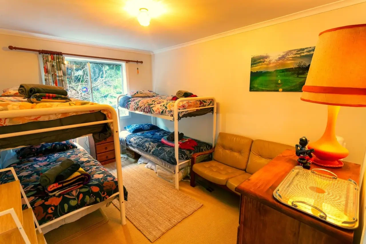 Retro Dunes bright room with bunk beds