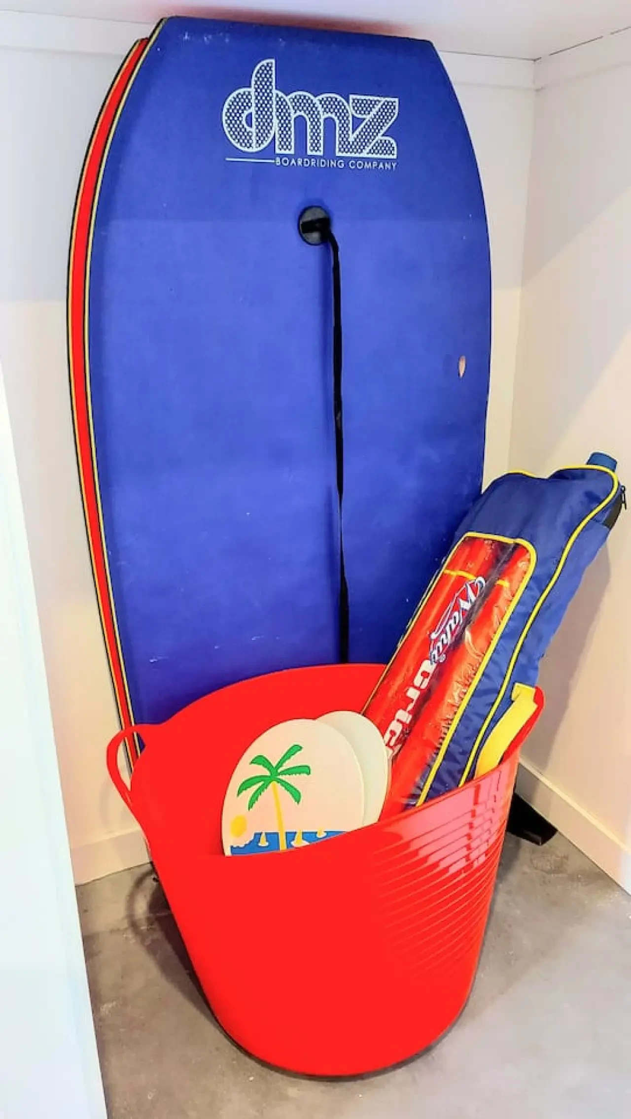 Retro Dunes blue bodyboard storage