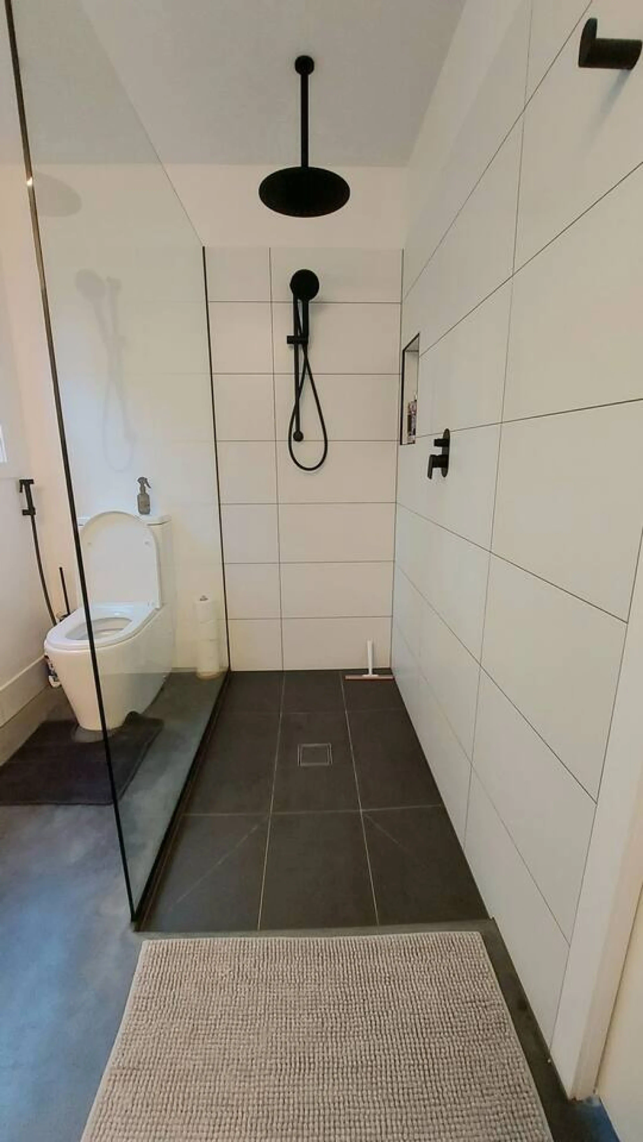 Retro Dunes bathroom with walk-in shower